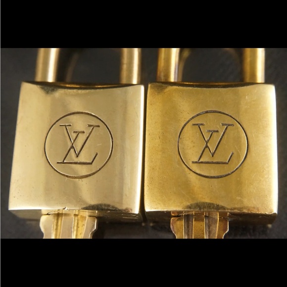 *FIRM* Authentic Louis Vuitton Vintage Lock and Key Set - Picture 5 of 13